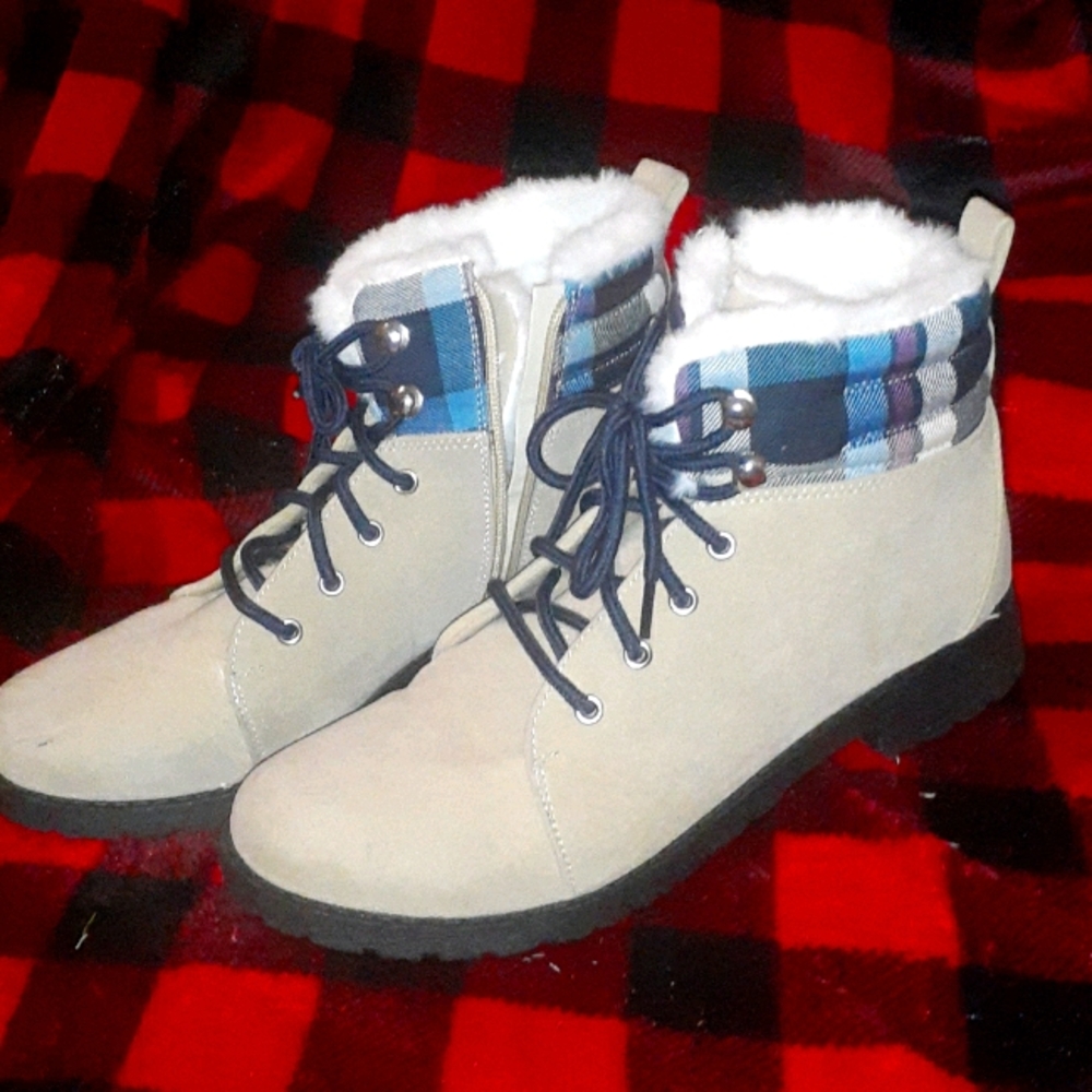 Womens tan boots - Picture 2 of 2